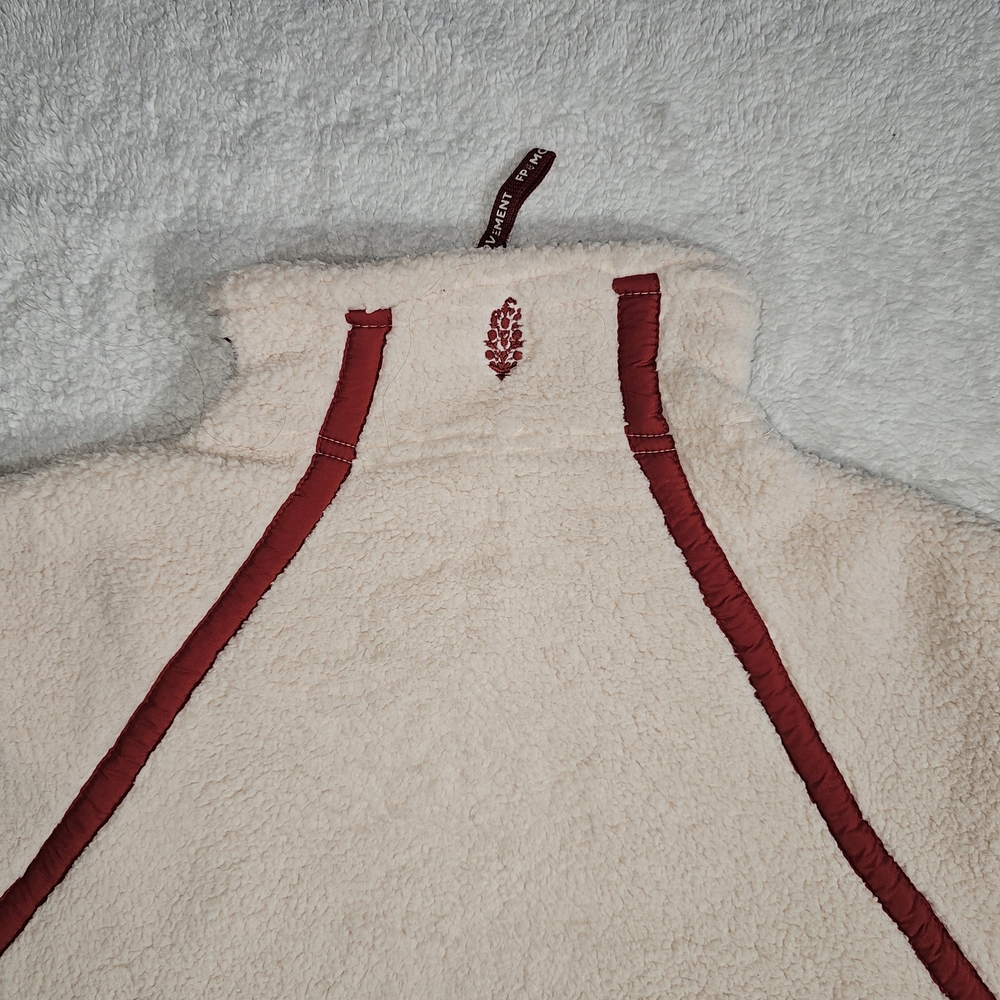 Women's Cream and Red Jacket - Picture 14 of 16